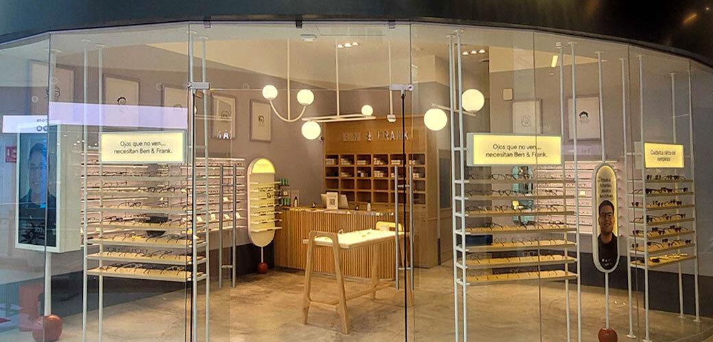 Fachada de la óptica Ben & Frank en Galerias Toluca, Toluca, México