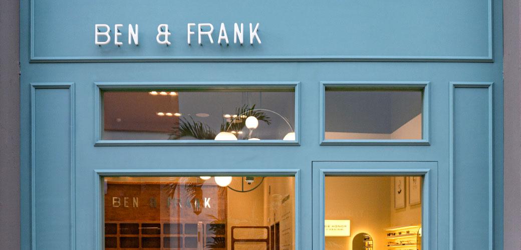 Fachada de la óptica Ben & Frank en La Isla Mérida, Mérida, Yucatán